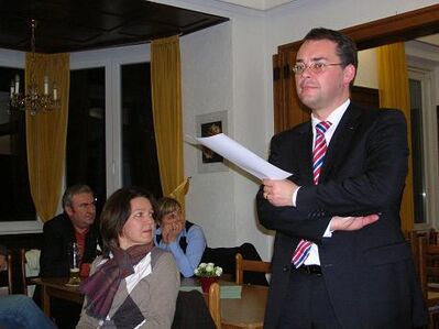 MdB Peter Friedrich erläutert das Kreistagswahlprogramm